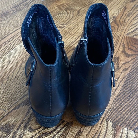 Black leather Born ankle boots, size 7.5. Excellent, barely worn condition. - Picture 4 of 12